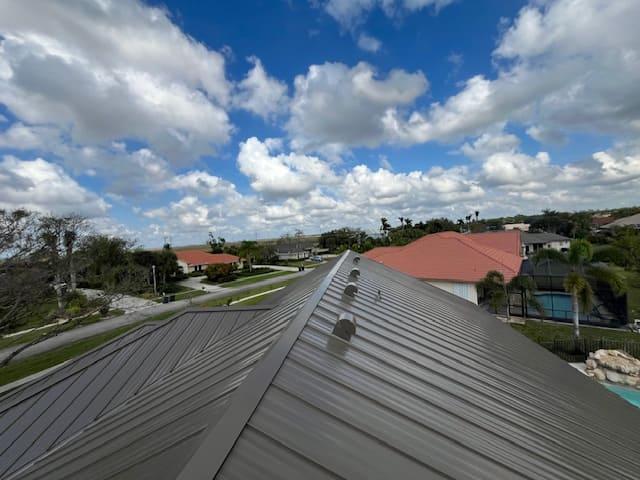 Residential roofing project