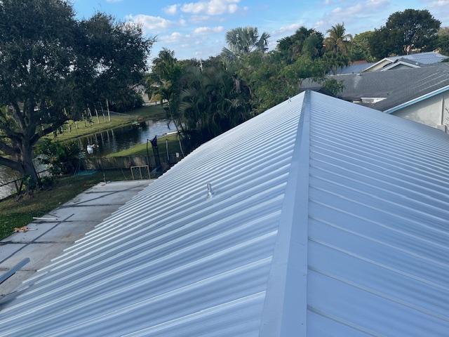 Residential roofing project